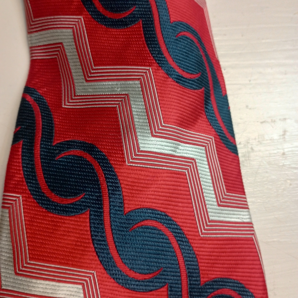 Salvatore Ferragamo, Burberry And Karl Lagerfeld Bundle Of 3 Men's Ties - Picture 5 of 9